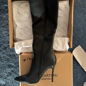 Le Château high heel shoe brand new still in the box